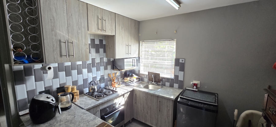 2 Bedroom Property for Sale in Geelhoutpark North West